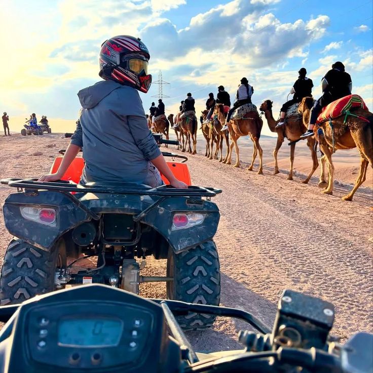 2 horas de quad y 1 hora de paseo en camello por el desierto de Agfay